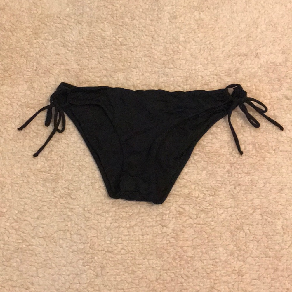 Black Bootie-Scrunch Bikini Bottoms